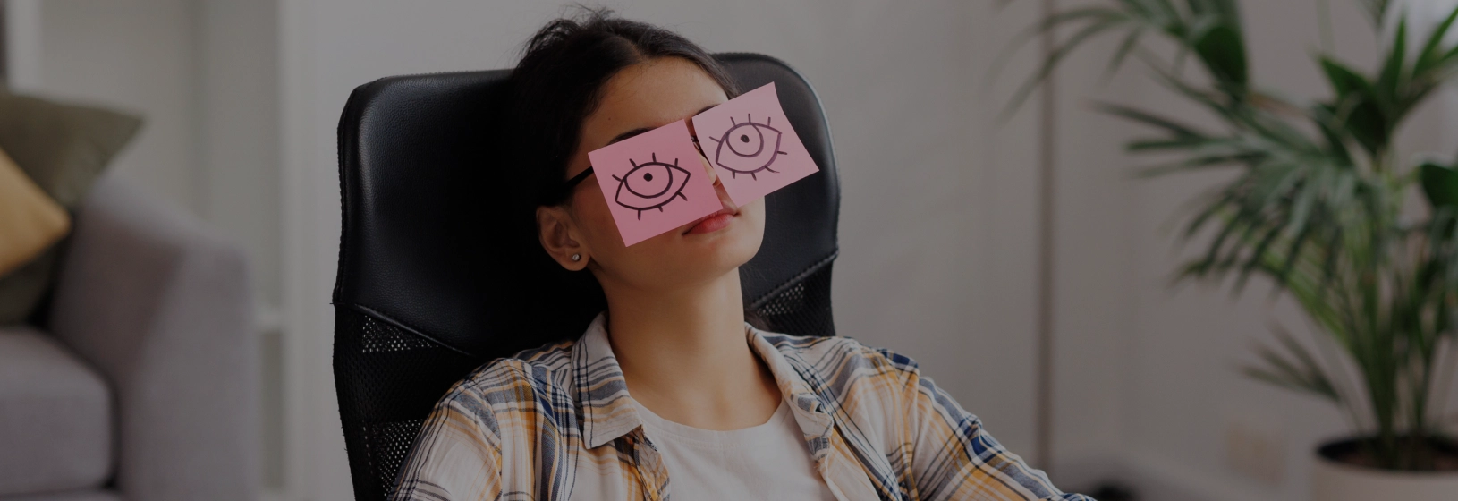 Otthoni irodai sarok kellemes megvilágítással